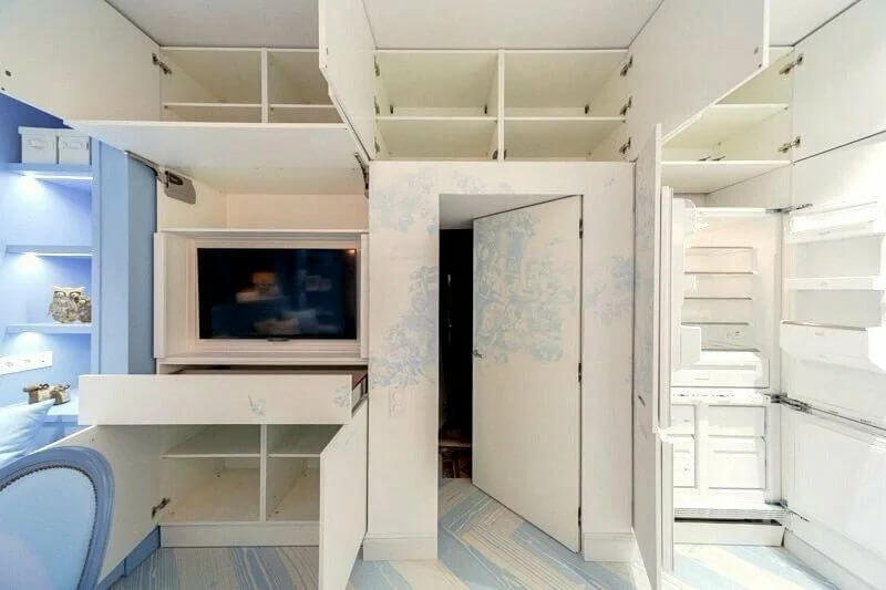 /Белый шкаф с антресолью №1 с рисунком на заказ